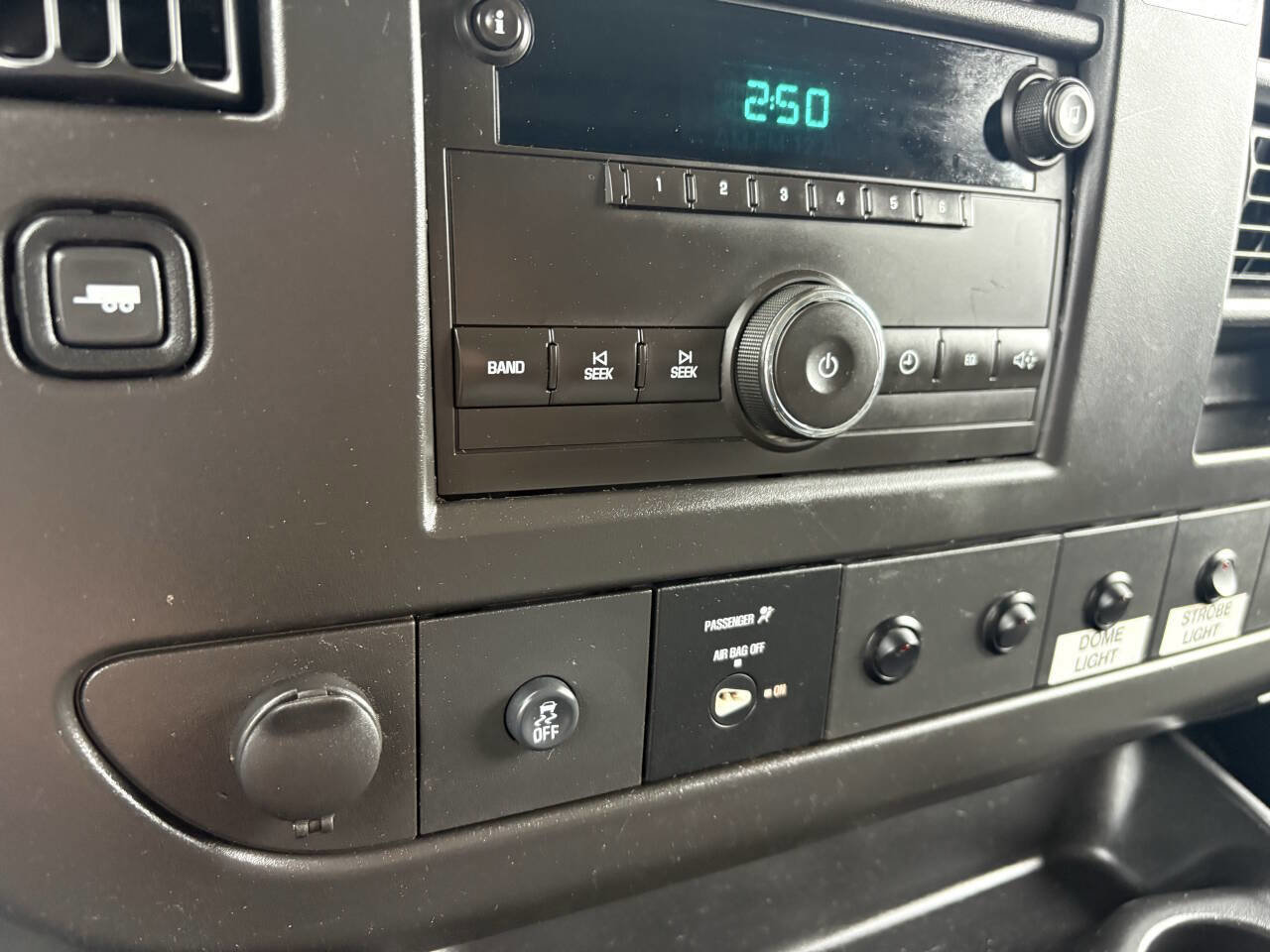Used 2013 Chevrolet Express 2500 RWD image 12