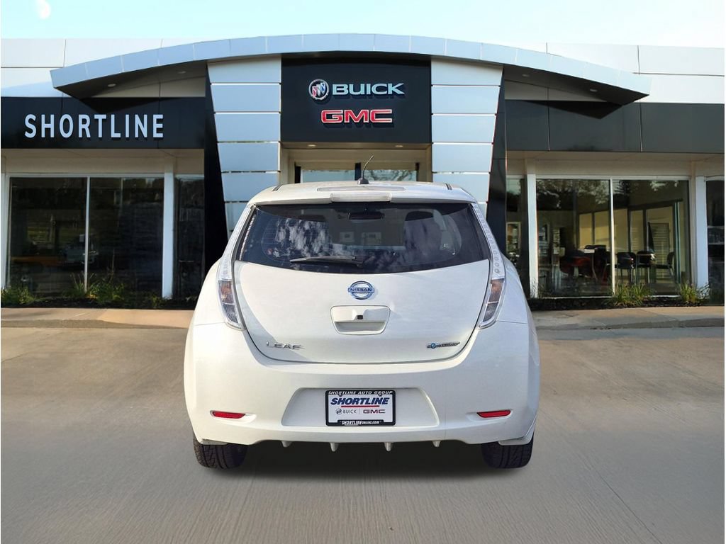Used 2015 Nissan Leaf SL w/ Premium Package FWD image 2