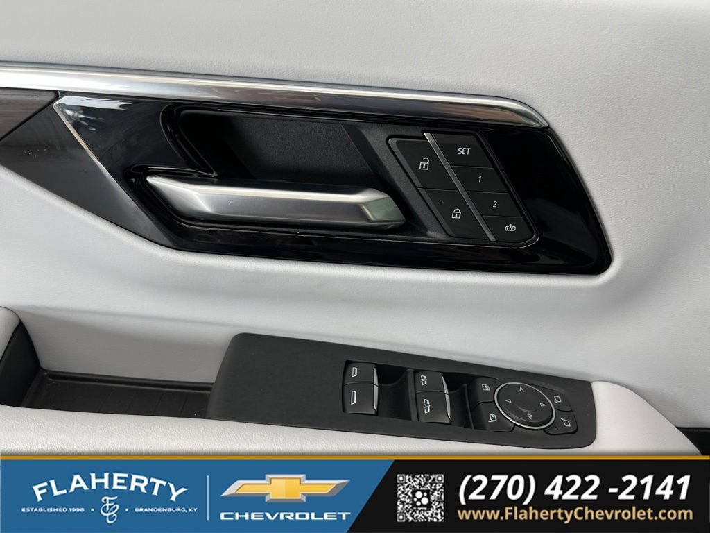 Used 2026 Chevrolet Suburban Premier AWD/4WD image 24