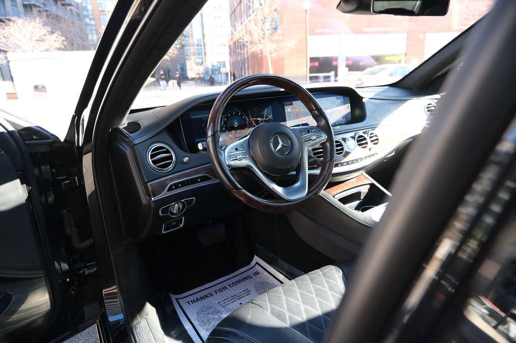 Used 2018 Mercedes-Benz S 560 4MATIC Sedan w/ Premium Package image 16
