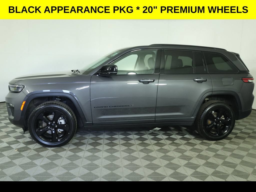Used 2023 Jeep Grand Cherokee Limited w/ Black Appearance Package AWD/4WD image 5