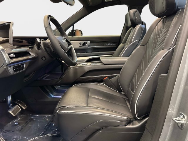 Certified 2026 Cadillac Vistiq Sport w/ LPO, Floor Liner Package AWD/4WD image 19