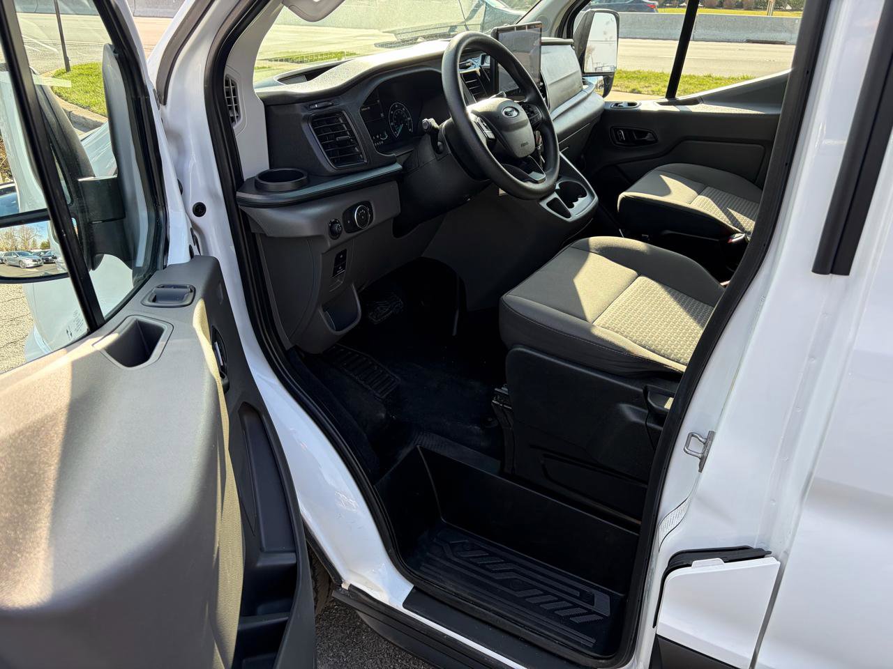 Used 2025 Ford Transit 350 XLT image 12