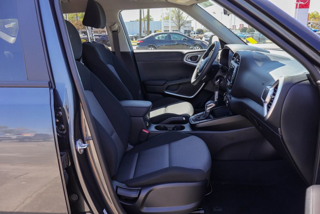 Used 2025 Kia Soul LX w/ LX Technology Package image 8