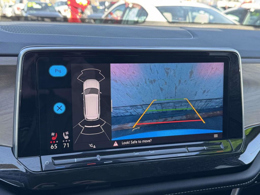 Used 2025 Volkswagen Atlas SE AWD/4WD image 16