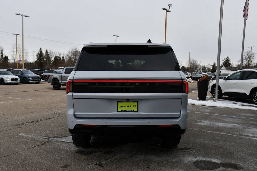 New 2026 Lincoln Navigator Reserve w/ Jet Appearance Package AWD/4WD image 5
