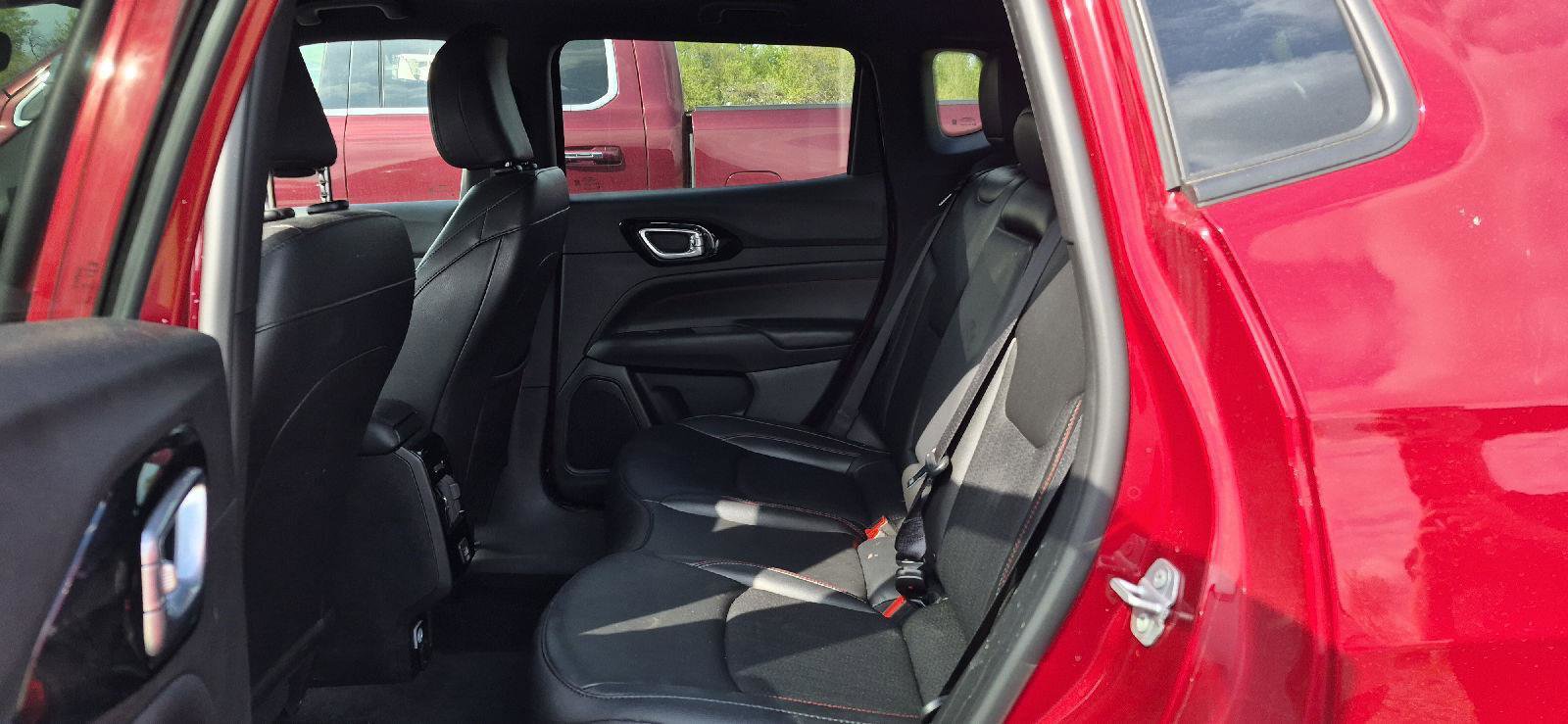 Used 2025 Jeep Compass Trailhawk AWD/4WD image 6