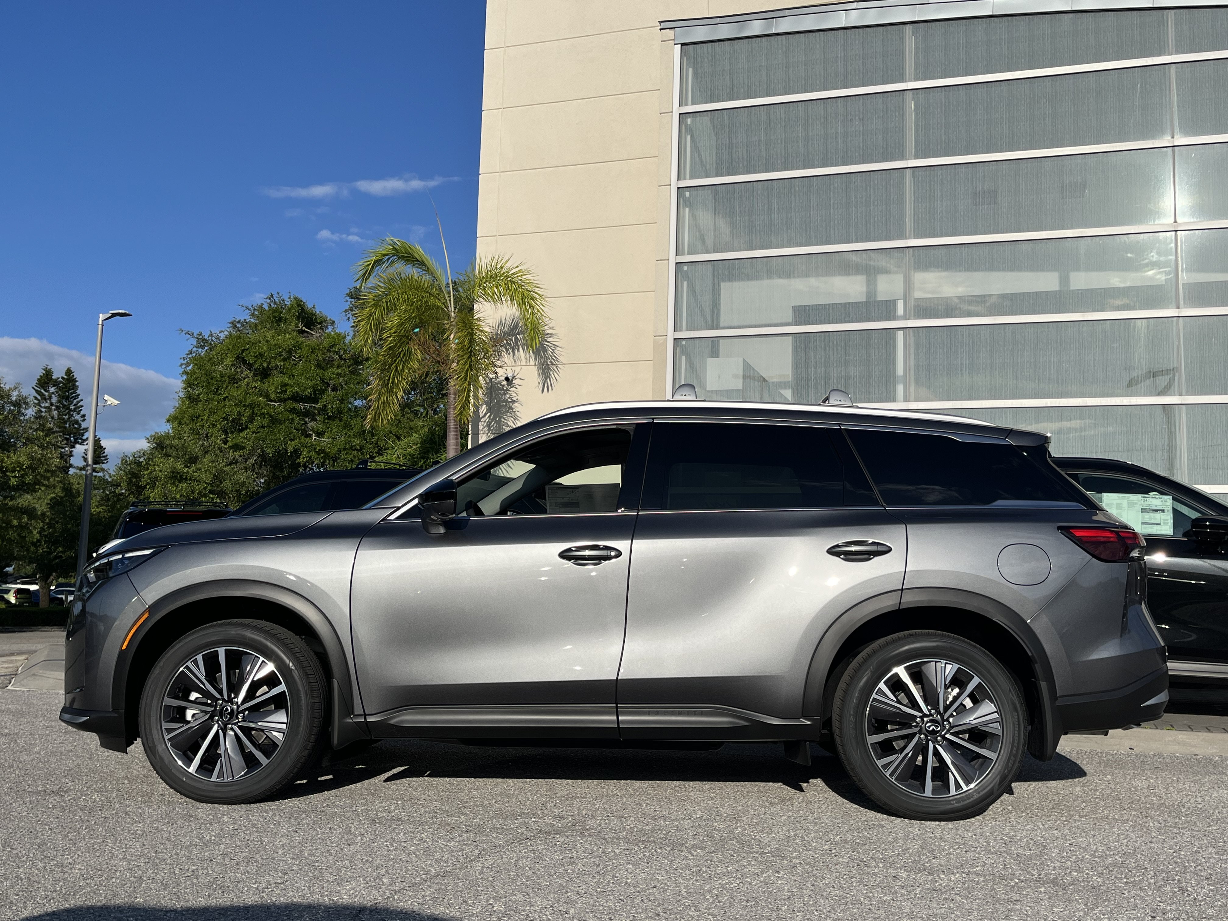 New 2027 INFINITI QX60 Luxe w/ Cargo Package FWD image 2