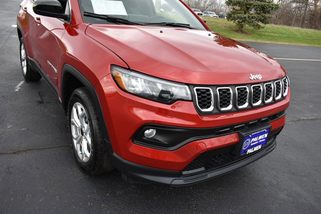 Used 2025 Jeep Compass Latitude image 2