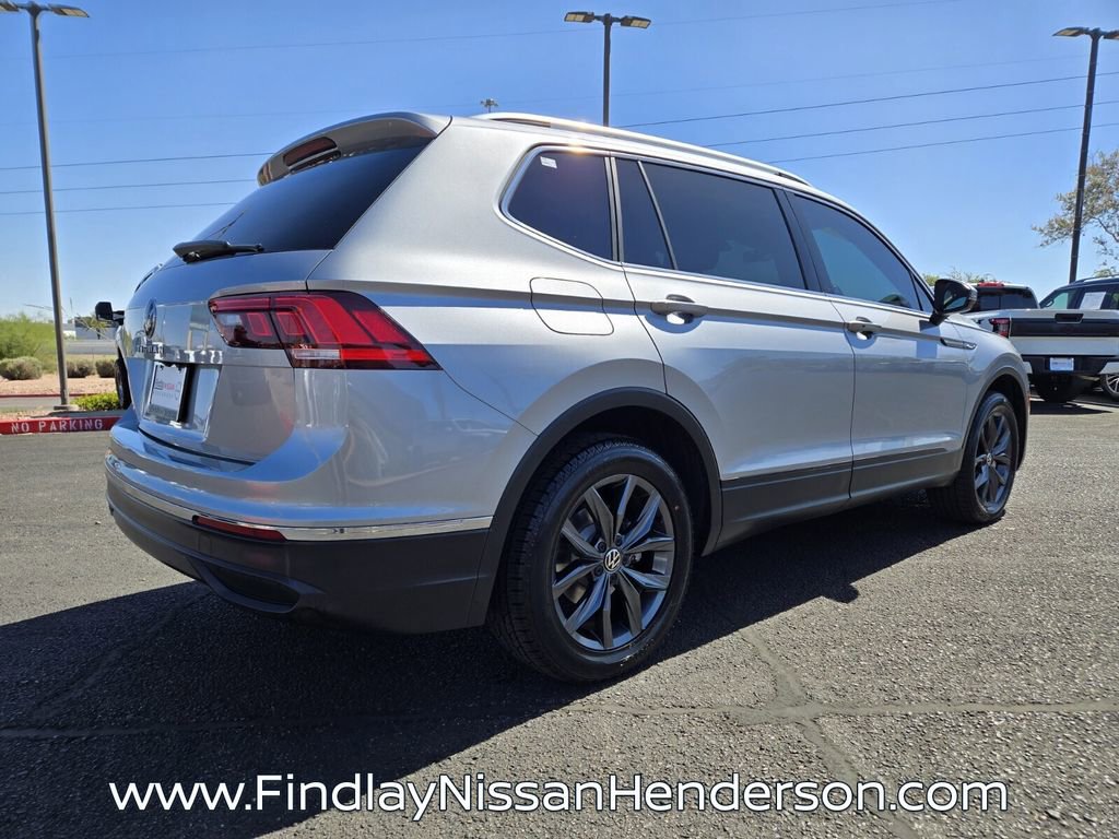 Used 2023 Volkswagen Tiguan SE w/ Panoramic Sunroof Package FWD image 6