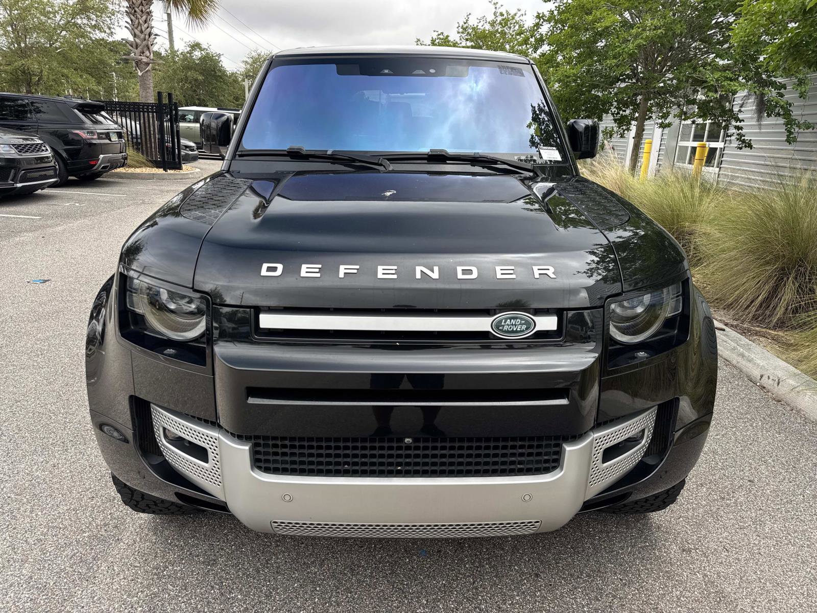 Certified 2022 Land Rover Defender 110 XS Edition AWD/4WD image 8