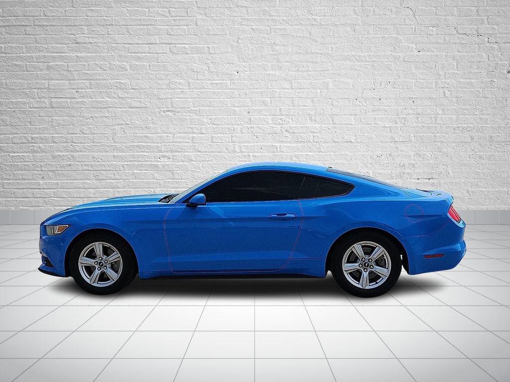 Used 2017 Ford Mustang Coupe RWD image 2