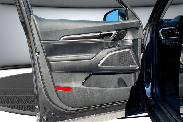 Used 2025 Kia Telluride LX FWD image 22