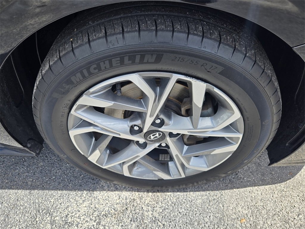 Certified 2022 Hyundai Sonata SEL w/ Preferred Accessory Package image 17