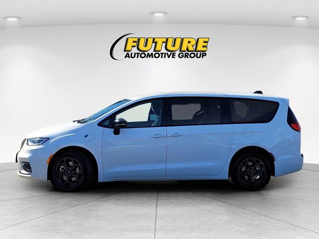 Used 2024 Chrysler Pacifica Select image 8