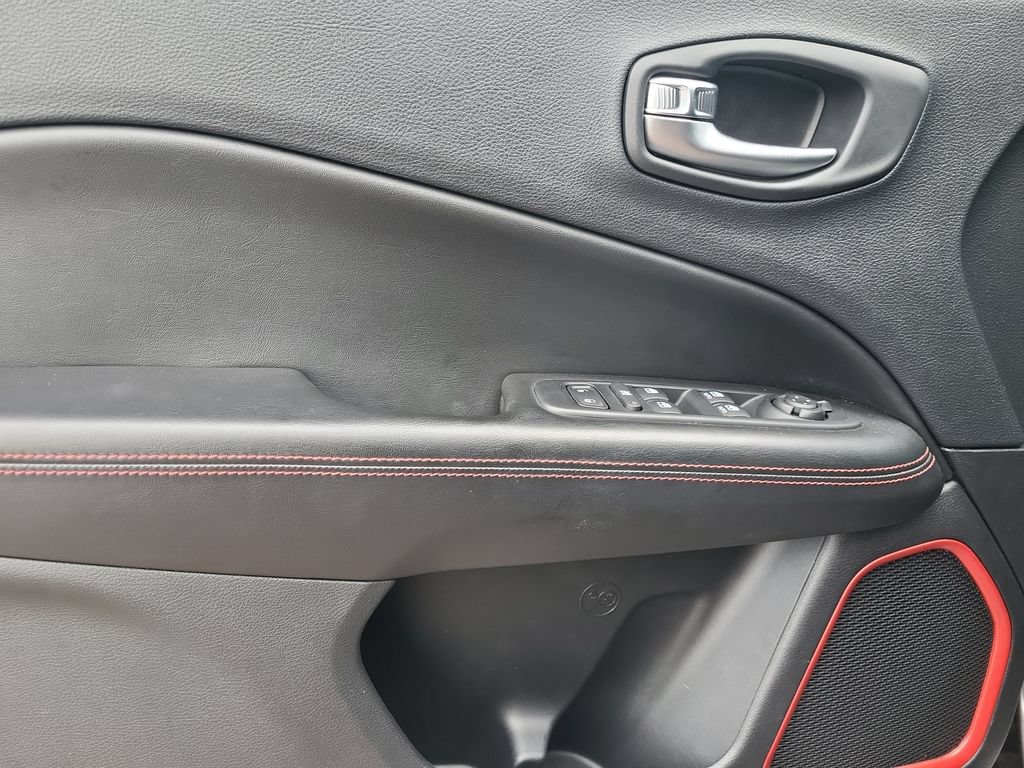 Used 2019 Jeep Compass Trailhawk w/ Cold Weather Group AWD/4WD image 10