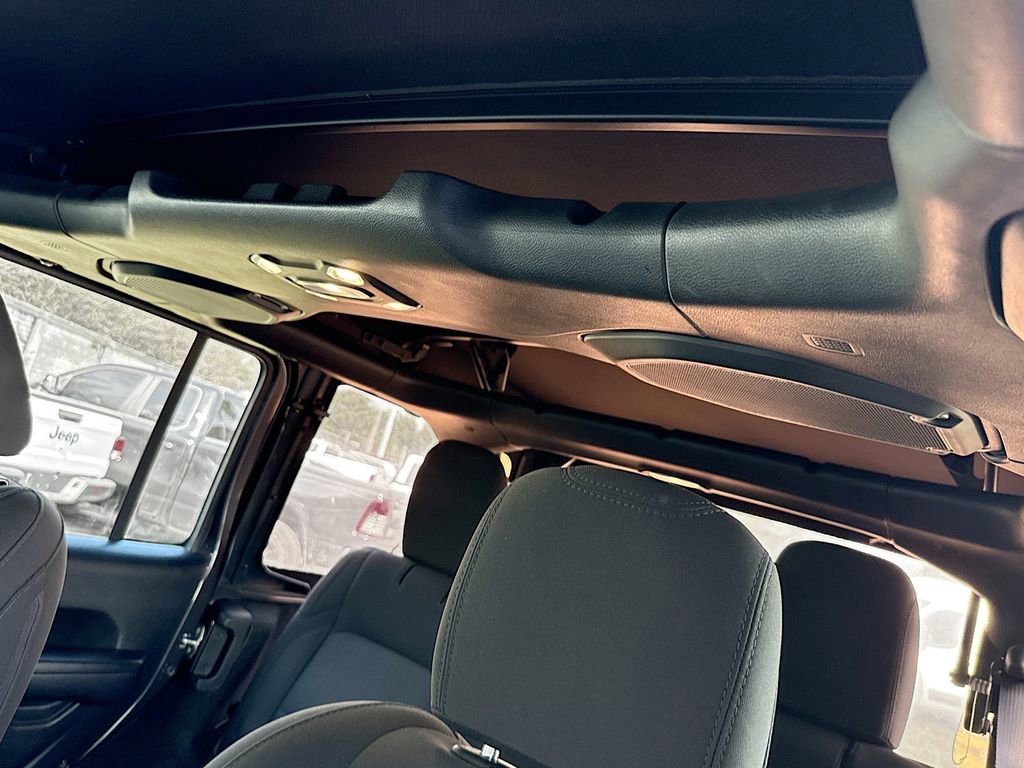 Used 2021 Jeep Wrangler Unlimited Sport image 19