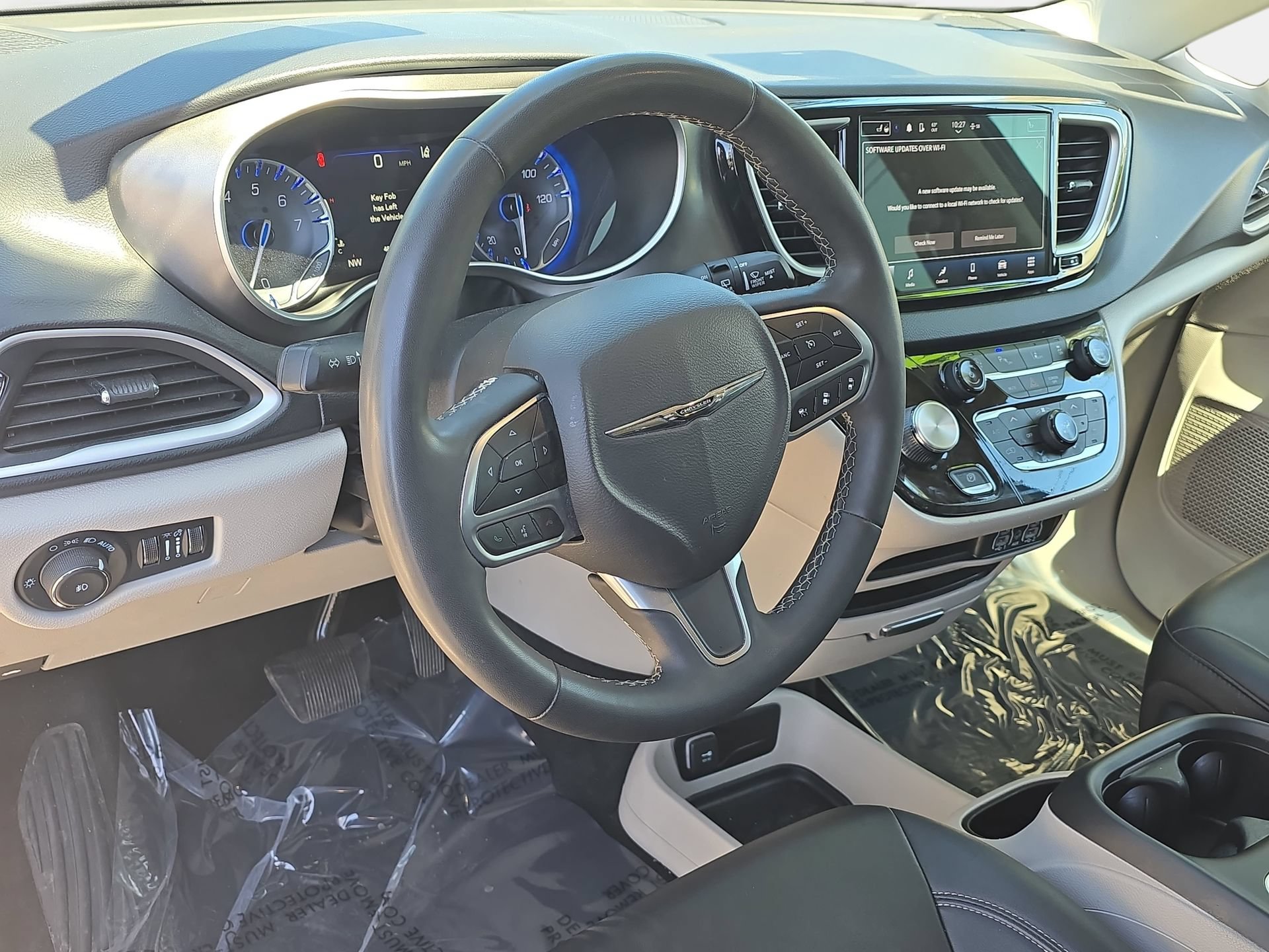 Used 2024 Chrysler Pacifica Touring-L FWD image 14