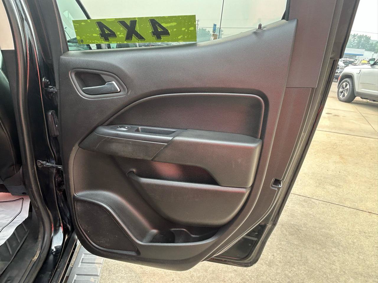 Used 2017 Chevrolet Colorado LT AWD/4WD image 15
