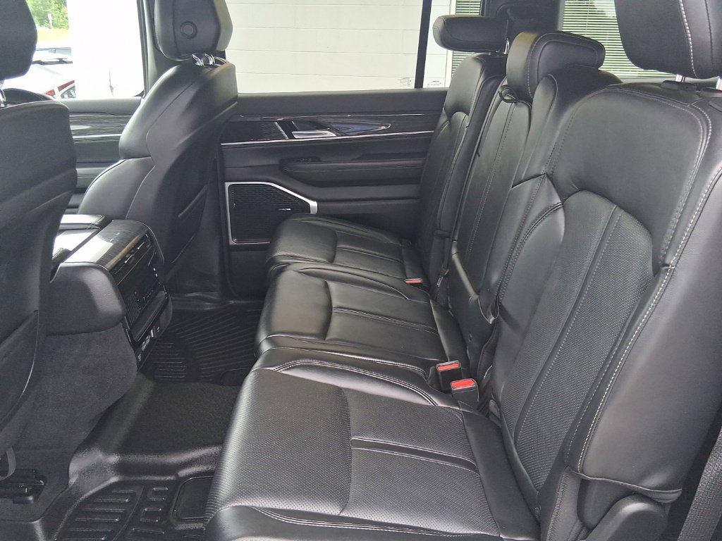 Used 2022 Jeep Wagoneer Series III AWD/4WD image 10
