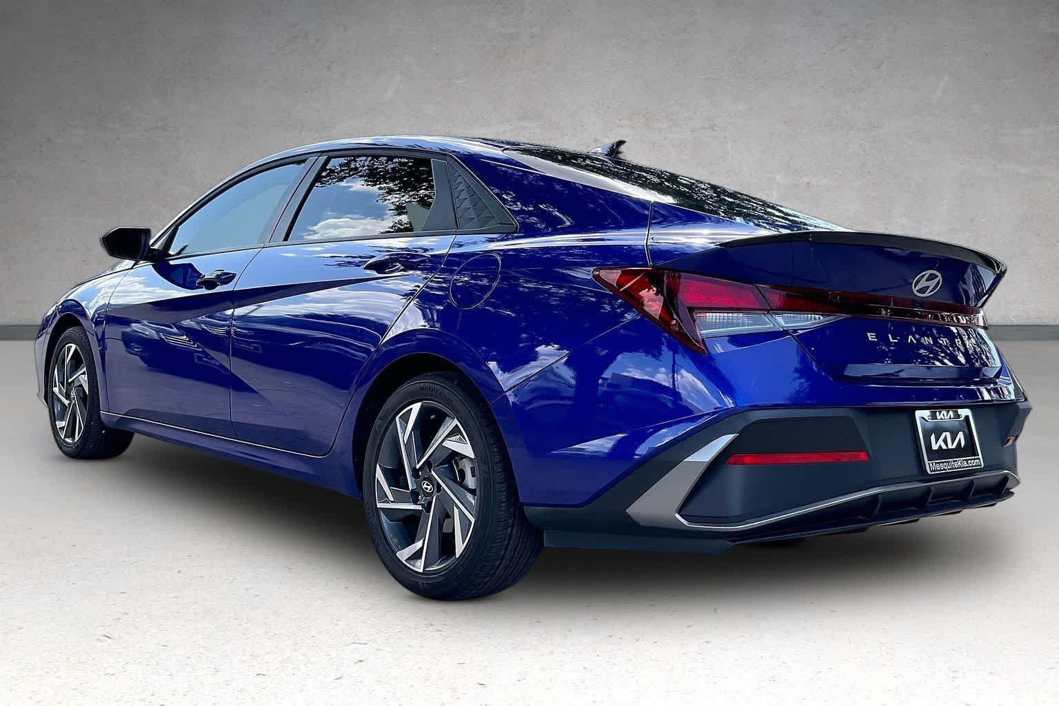 Used 2025 Hyundai Elantra Sport FWD image 4