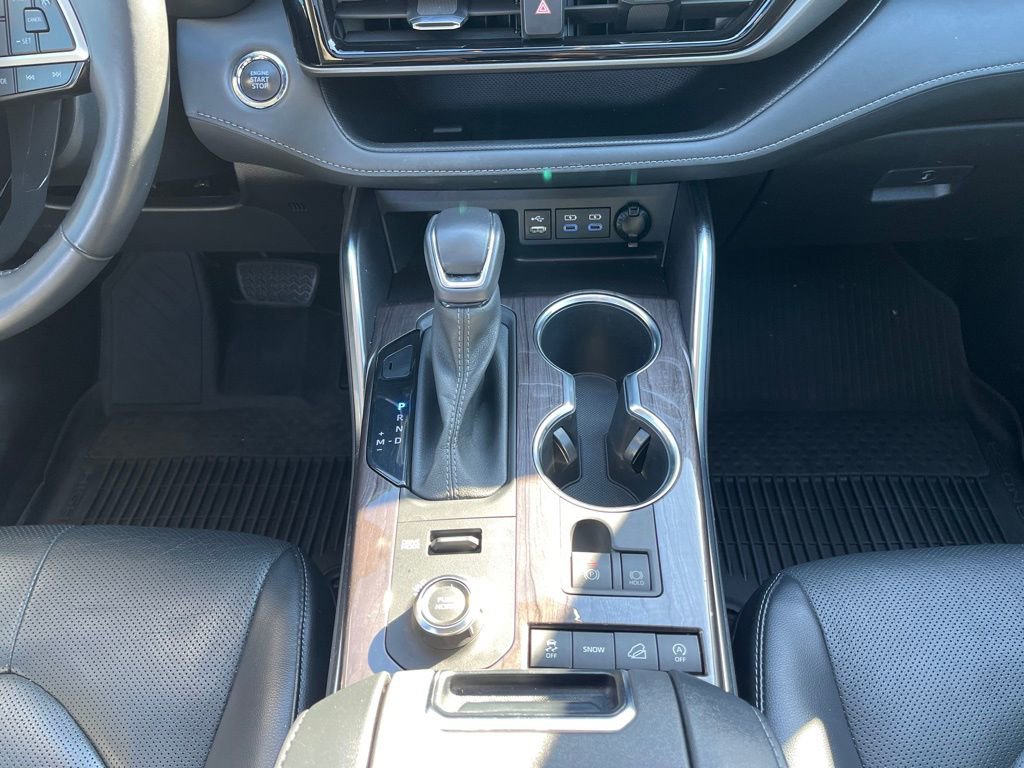 Used 2022 Toyota Highlander Limited image 16