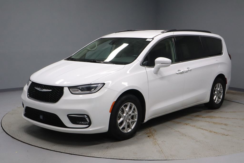 Used 2022 Chrysler Pacifica Touring-L image 6