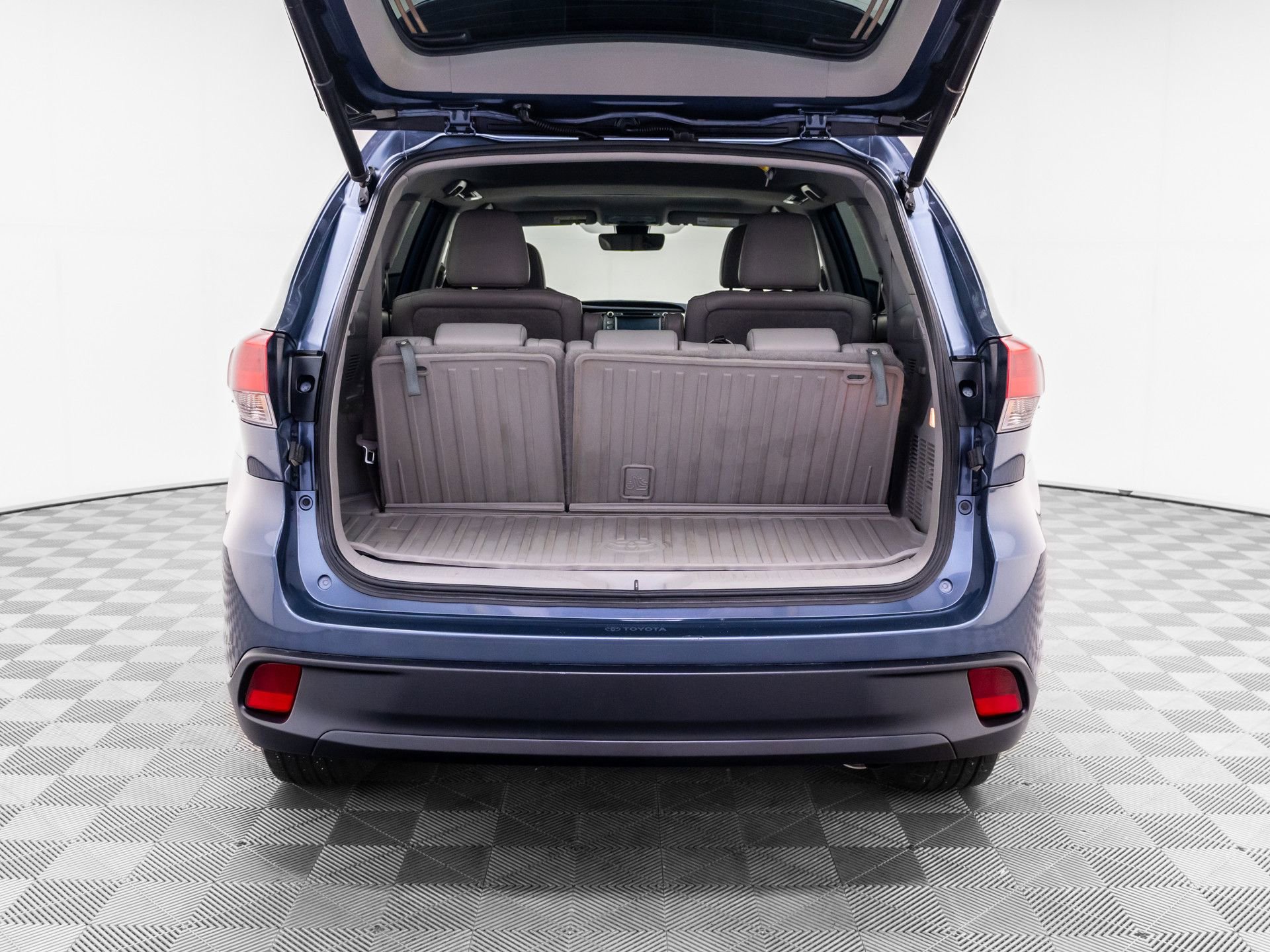 Used 2019 Toyota Highlander XLE image 34