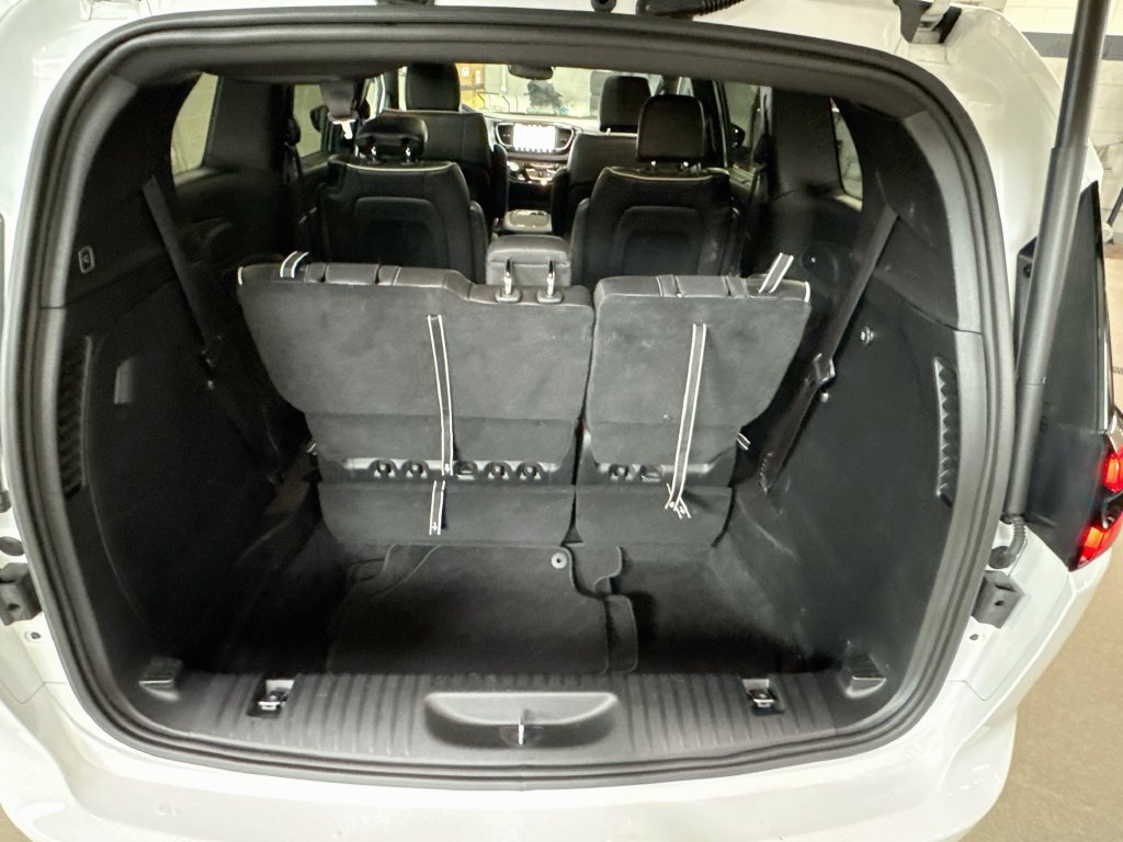 Used 2026 Chrysler Pacifica Limited FWD image 31