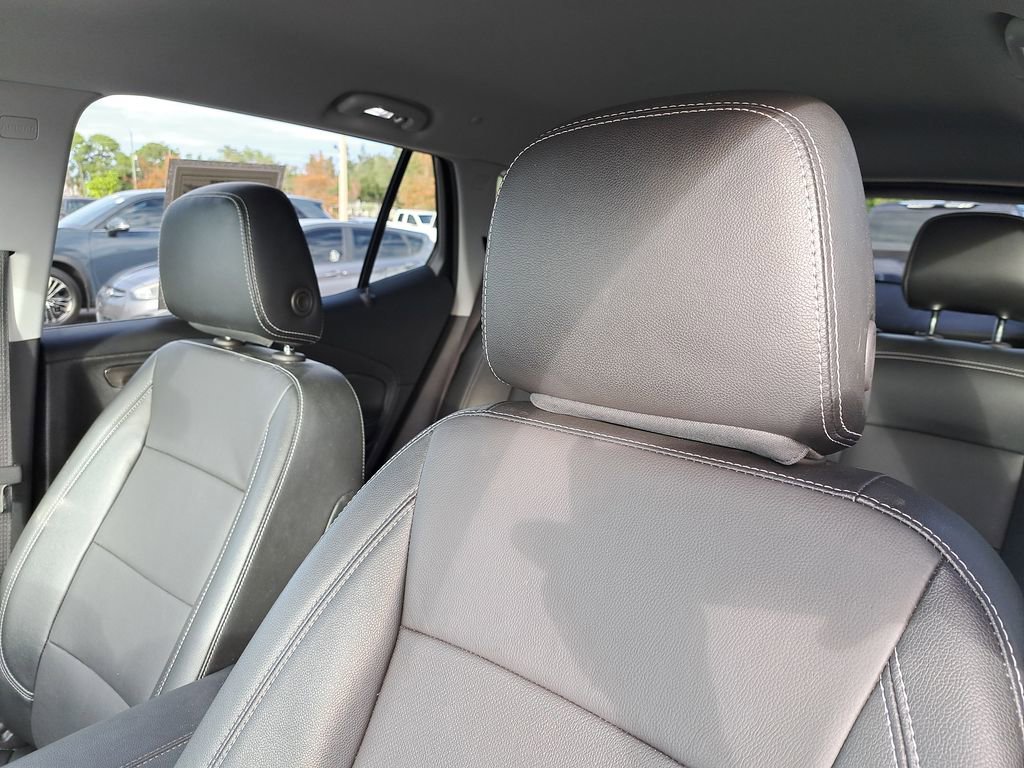 Used 2024 GMC Terrain SLT image 18