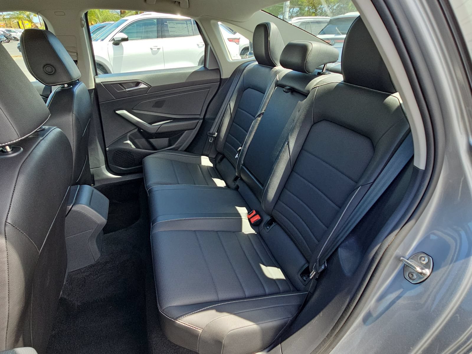 Used 2024 Volkswagen Jetta SE FWD image 13