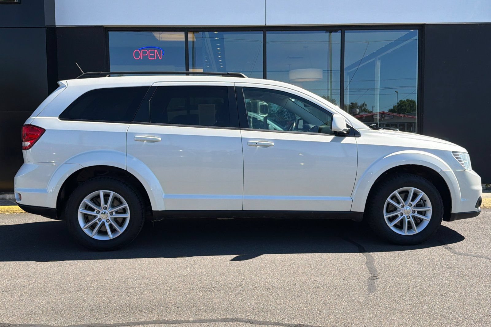 Used 2013 Dodge Journey SXT w/ Flexible Seating Group FWD image 3