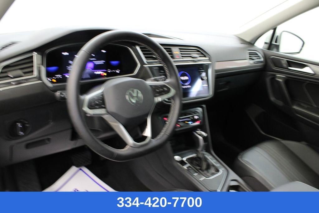 Certified 2023 Volkswagen Tiguan SE w/ Panoramic Sunroof Package image 15