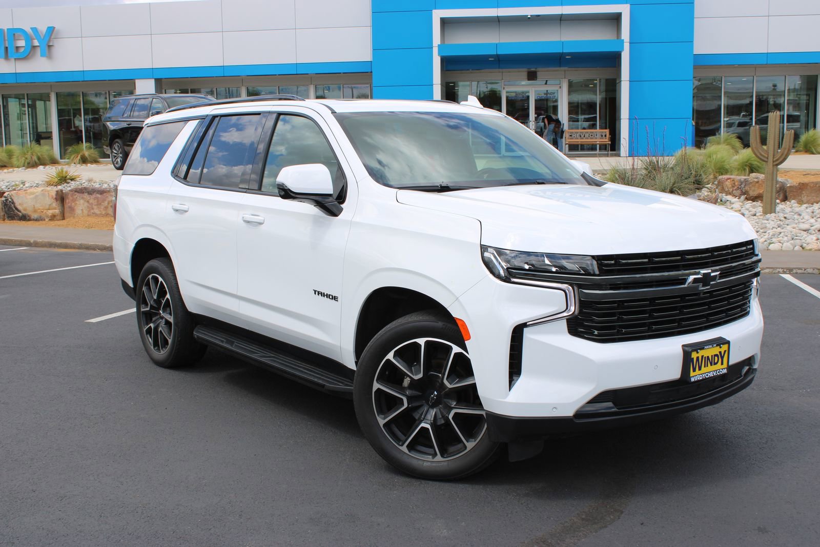Used 2022 Chevrolet Tahoe RST w/ Luxury Package AWD/4WD image 2