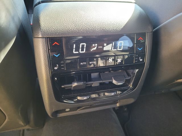 Used 2023 Jeep Grand Cherokee Overland w/ Luxury Tech Group IV AWD/4WD image 11
