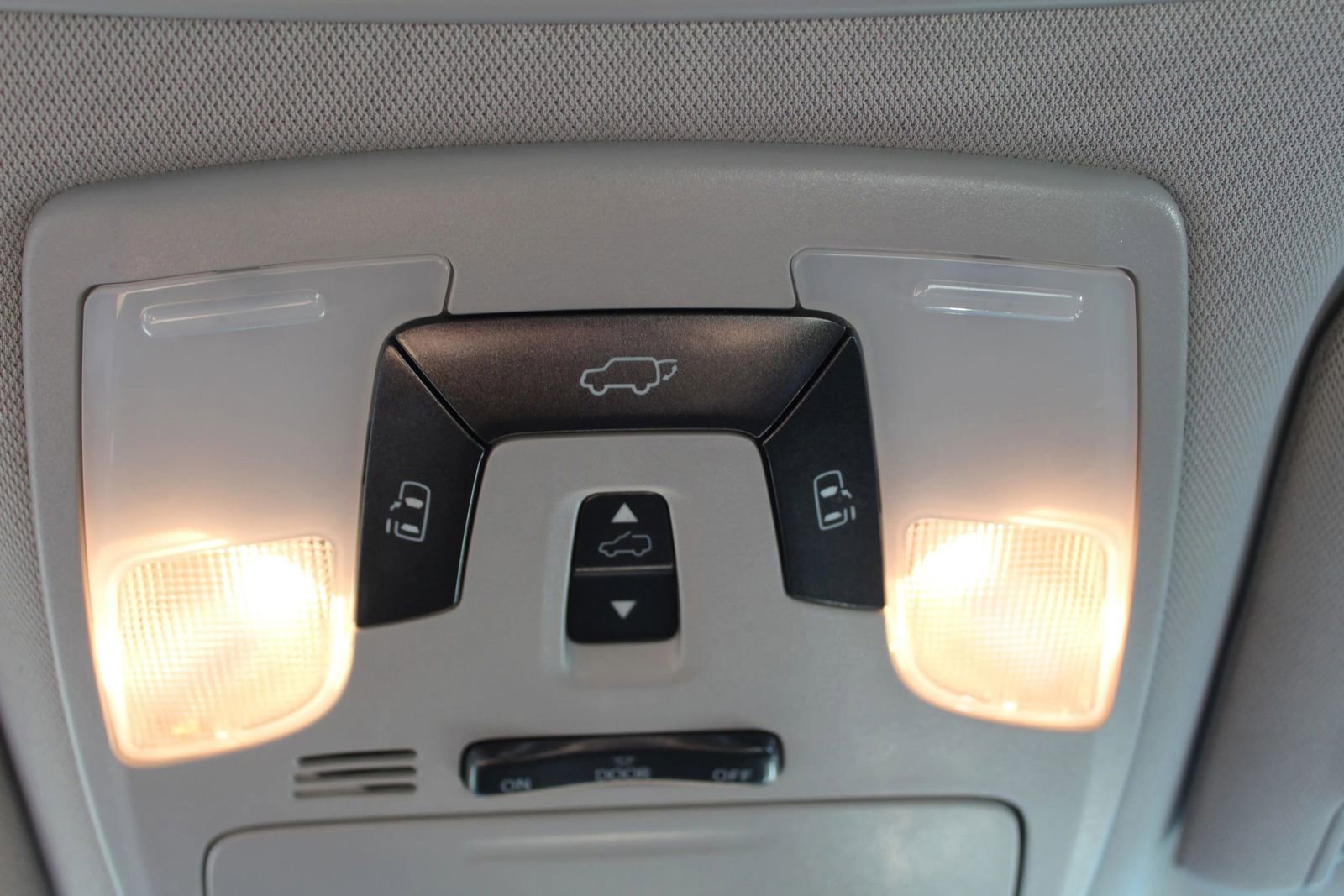Used 2015 Toyota Sienna XLE w/ XLE Navigation Package FWD image 26