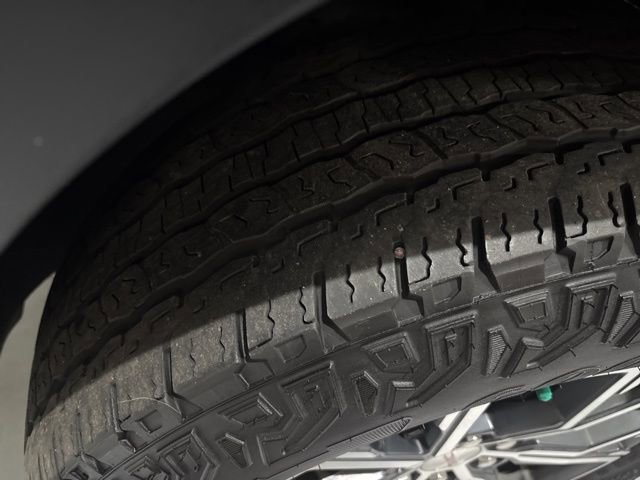 Used 2024 GMC Acadia AT4 w/ Luxury Package image 39