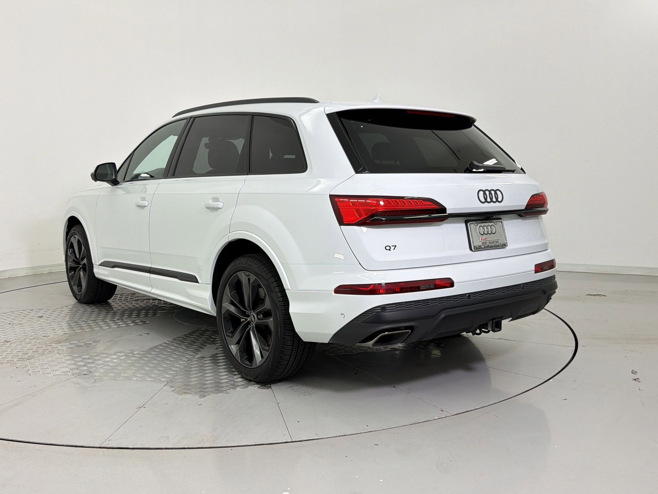 Used 2025 Audi Q7 3.0T Premium Plus AWD/4WD image 3