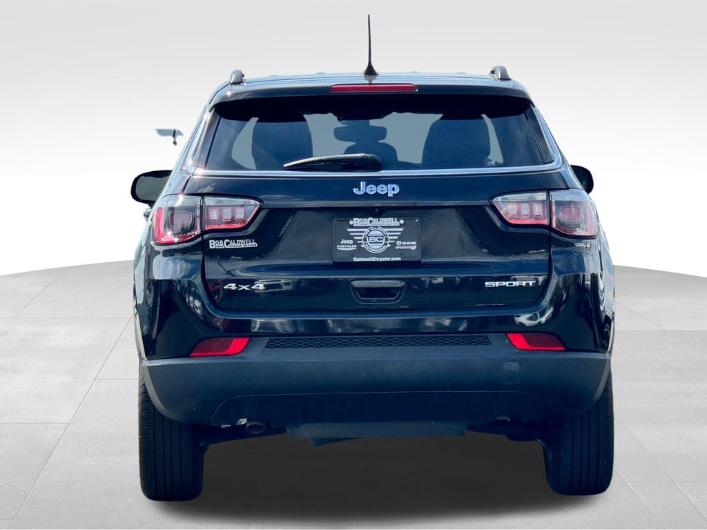 Used 2024 Jeep Compass Latitude AWD/4WD image 6
