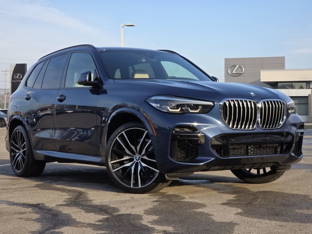 Used 2022 BMW X5 xDrive40i w/ M Sport Package image 2