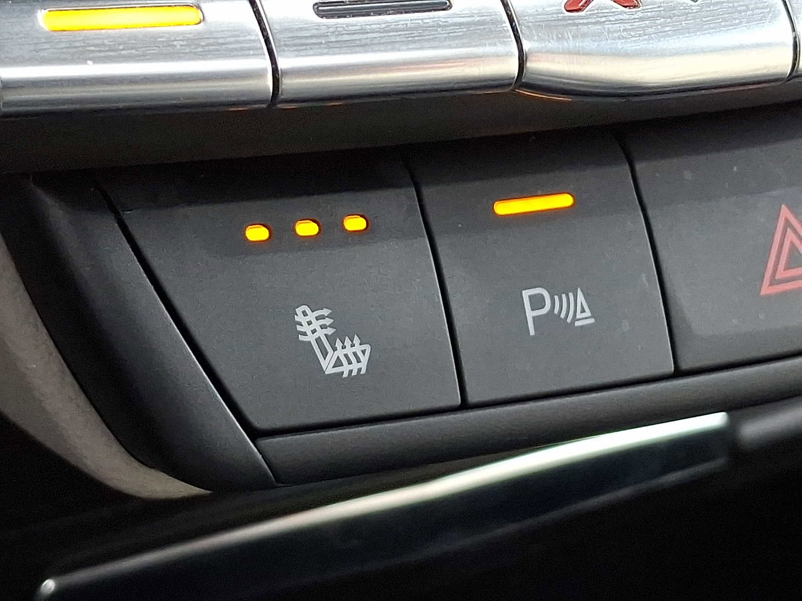 Certified 2023 Cadillac XT4 Luxury w/ Cold Weather Package image 34