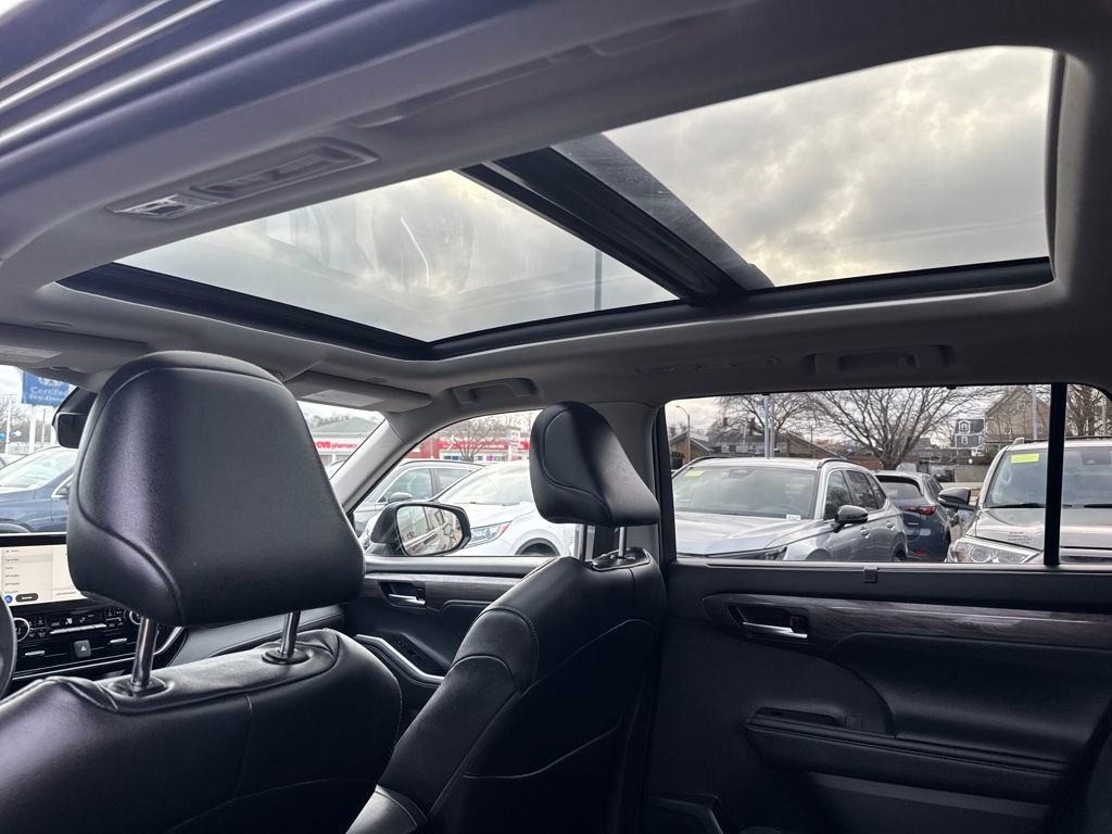 Used 2024 Toyota Highlander Platinum image 39