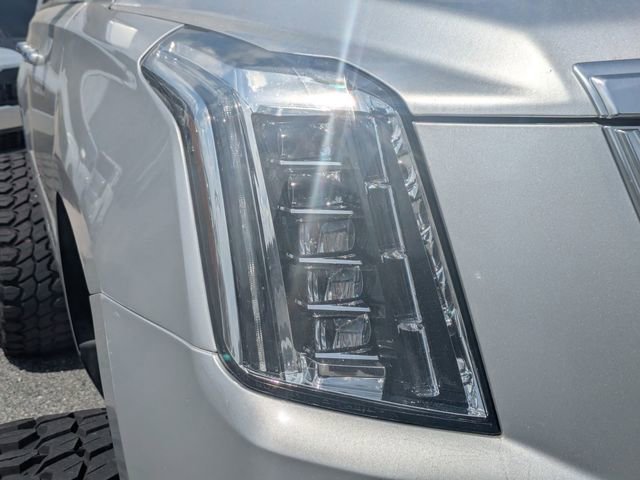 Used 2020 Cadillac Escalade Luxury image 9