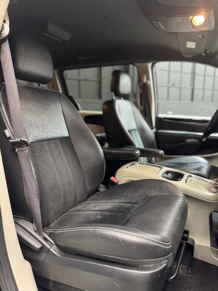 Used 2018 Dodge Grand Caravan SXT FWD image 6