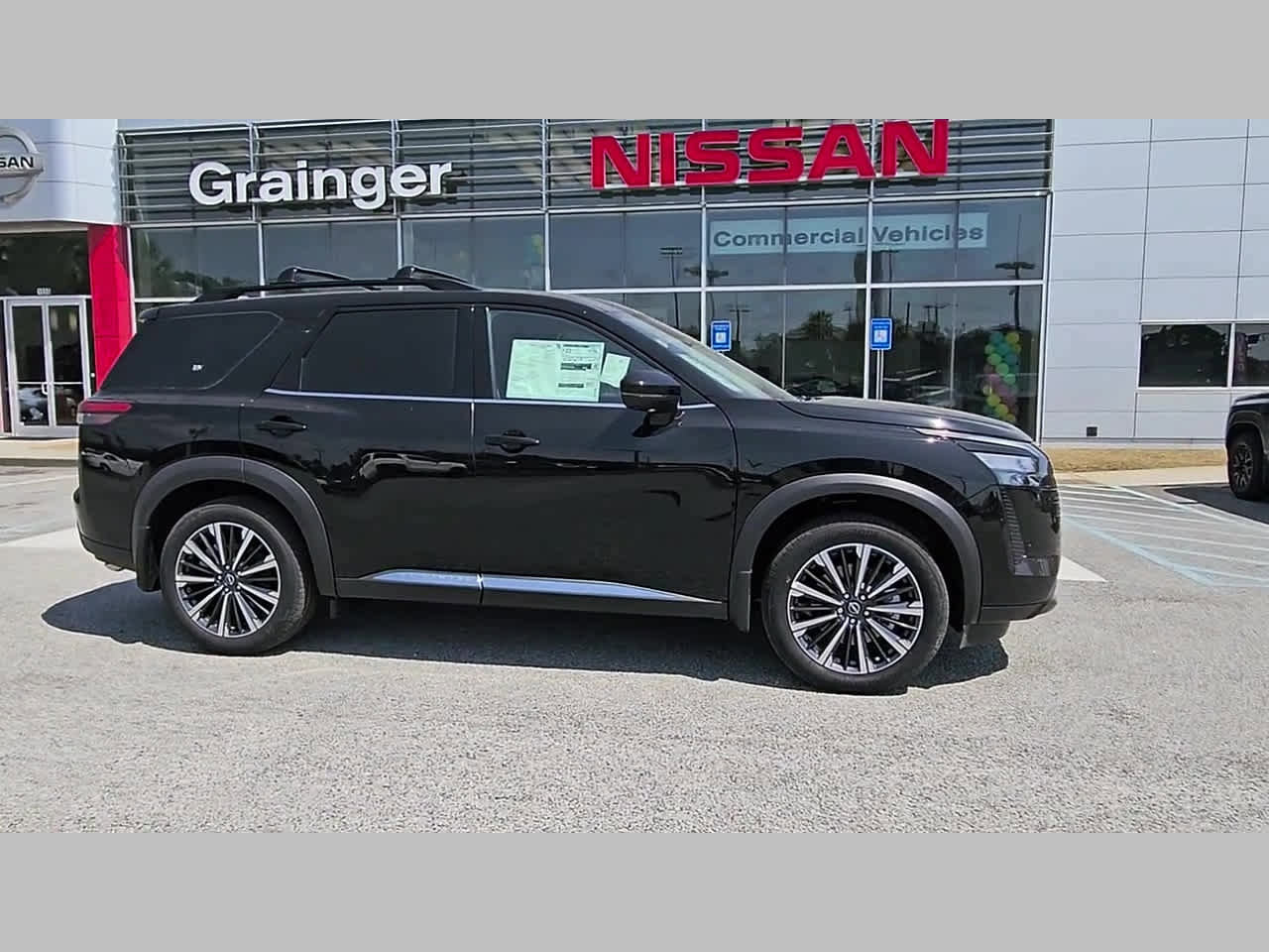 New 2026 Nissan Pathfinder Platinum FWD image 37