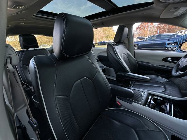 Used 2023 Chrysler Pacifica Limited image 41