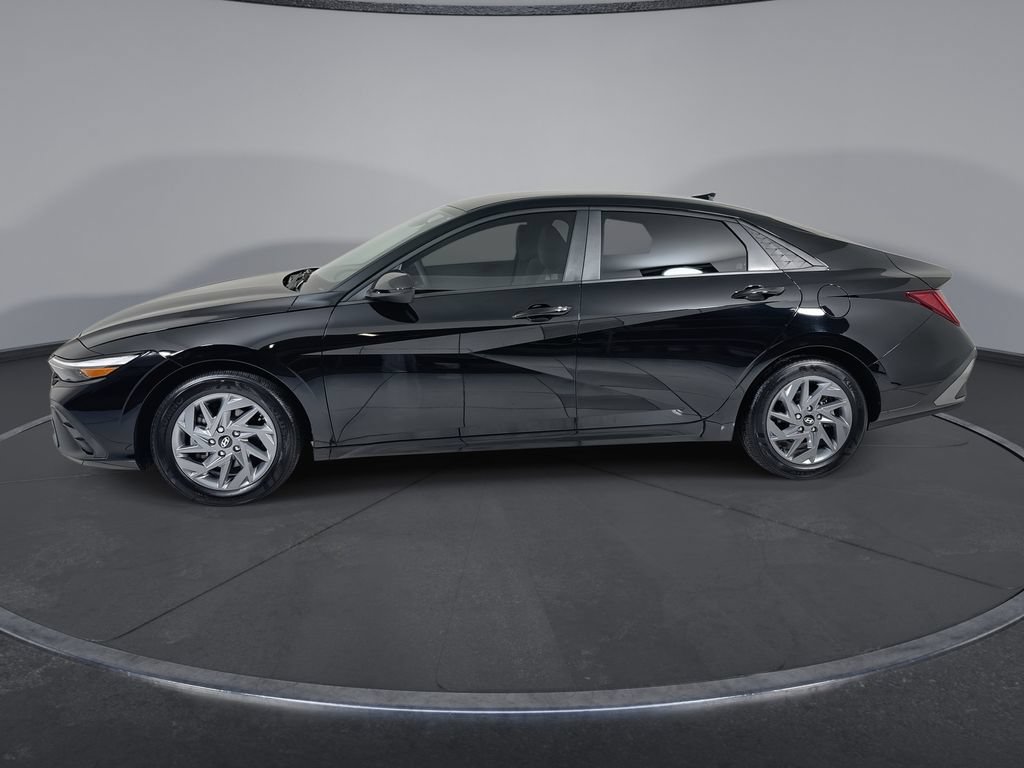 Certified 2025 Hyundai Elantra Hybrid FWD image 5