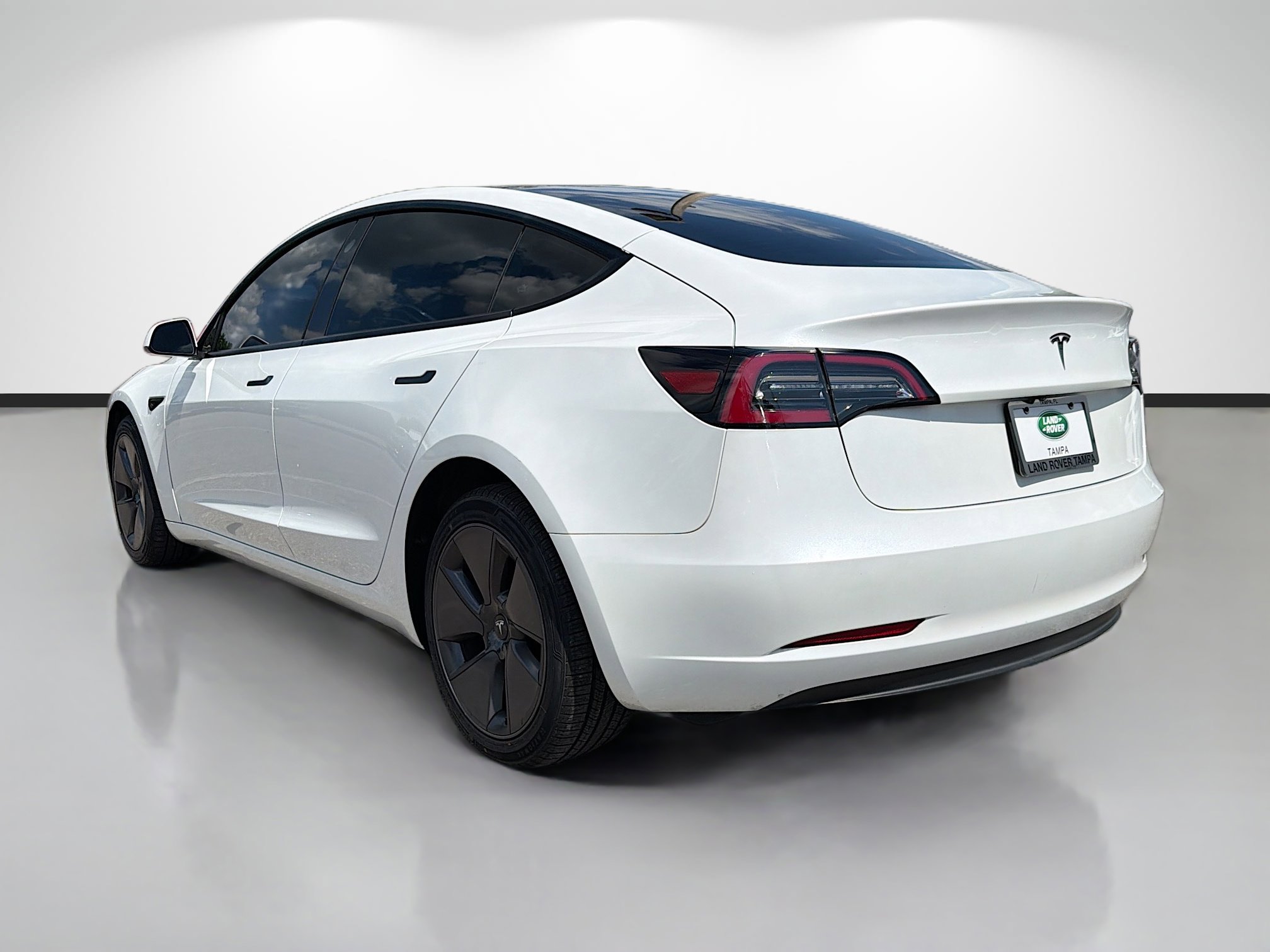 Used 2023 Tesla Model 3 Standard Range image 3