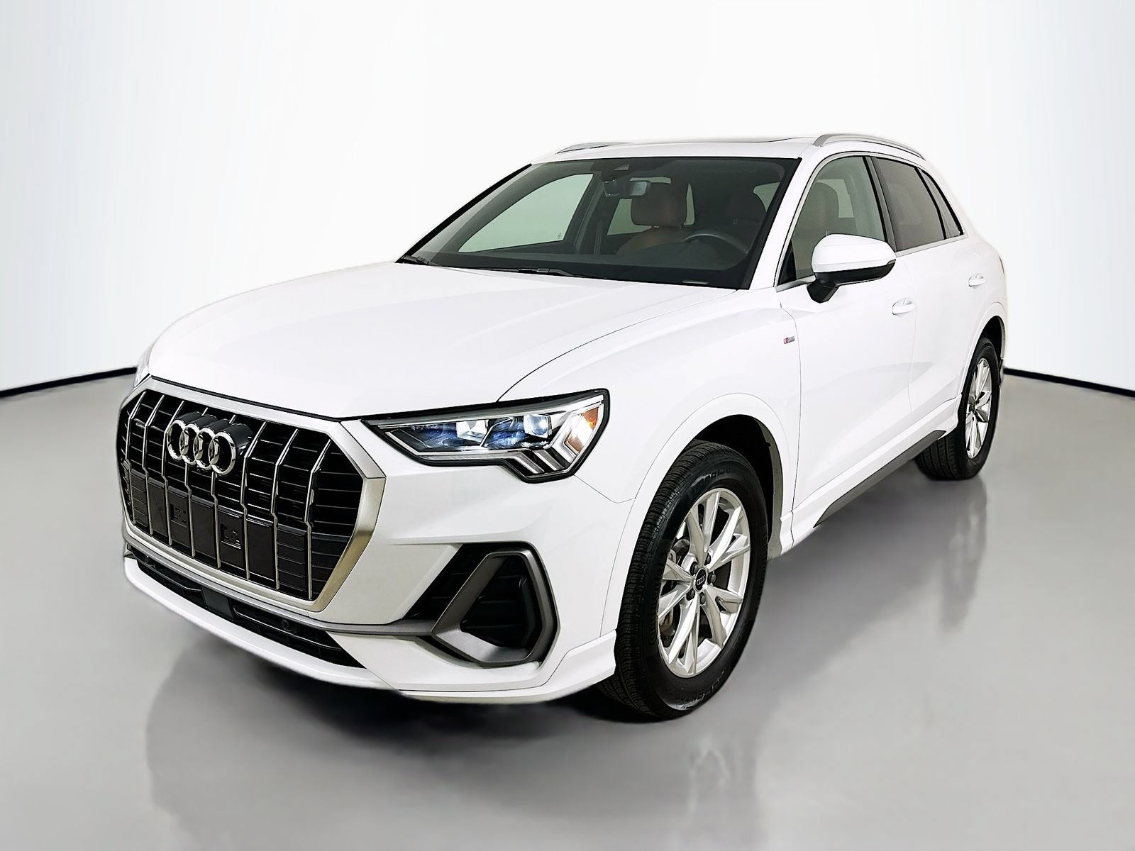 Used 2025 Audi Q3 2.0T Premium Plus w/ Premium Plus Package AWD/4WD image 1
