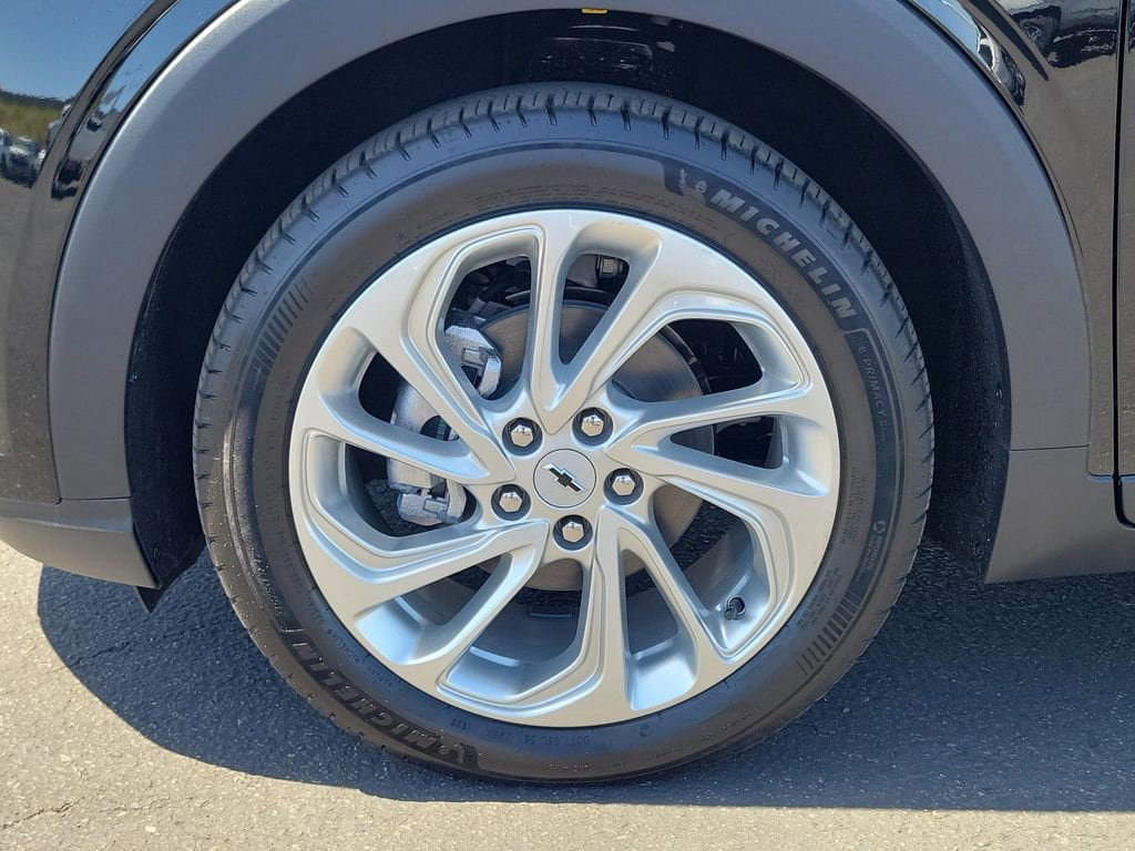 New 2027 Chevrolet Bolt LT FWD image 22